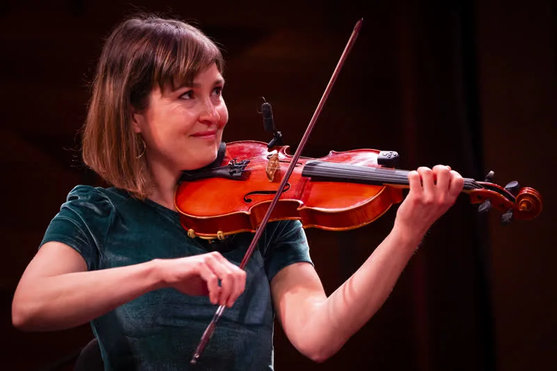 Laura Feddersen with her fiddle